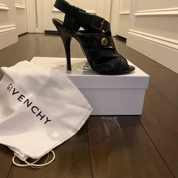GIVENCHY STRAPPY LEATHER SANDALS - Picture 3 of 8